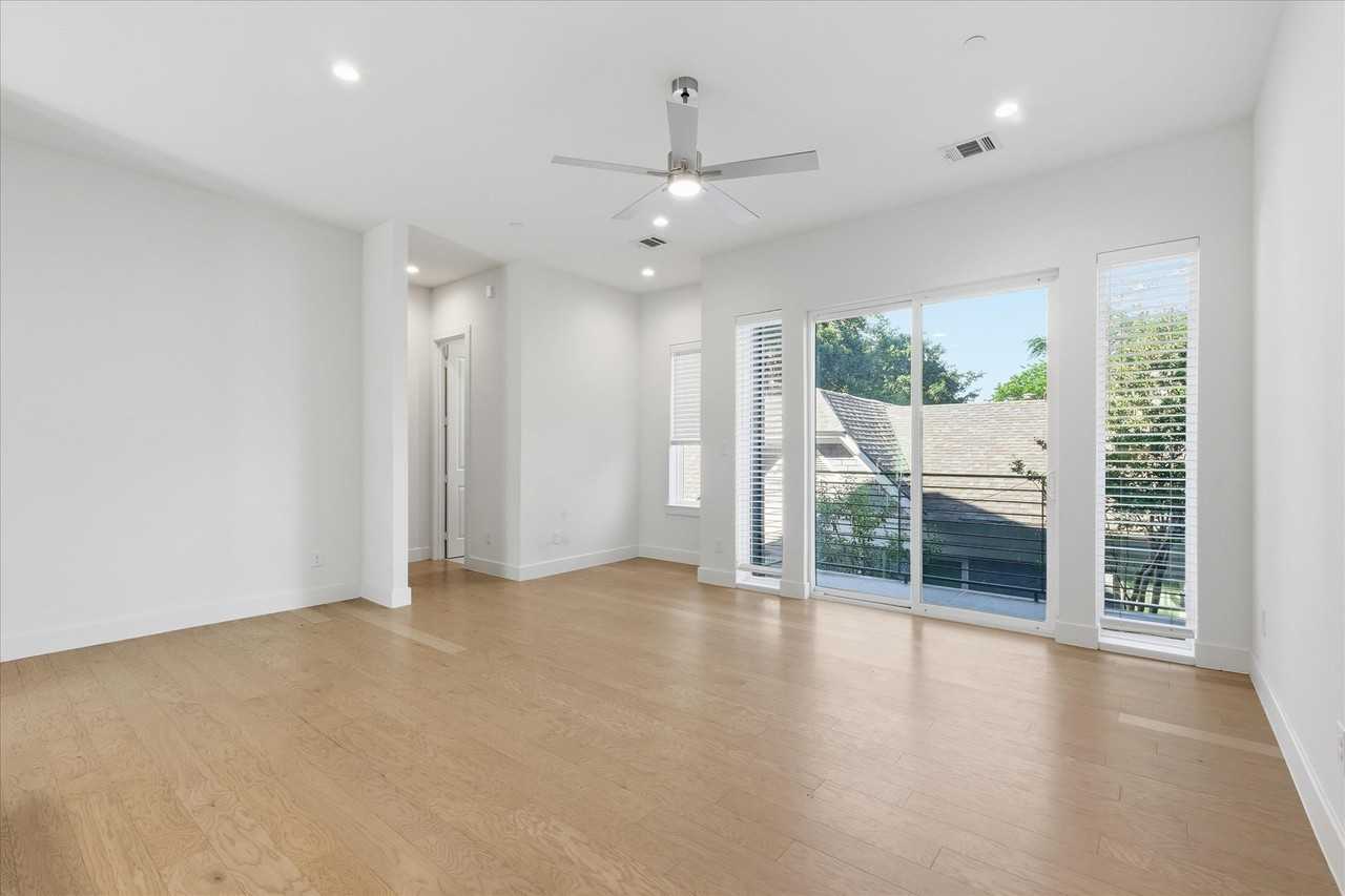 6017 Hudson St #102 - Photo 5 of 34