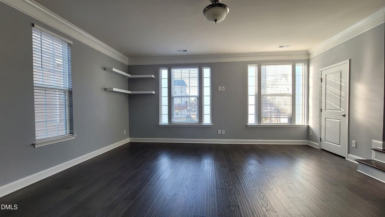1105 Boxcar Way - Photo 3 of 20