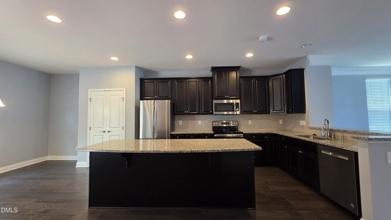 1105 Boxcar Way - Photo 4 of 20