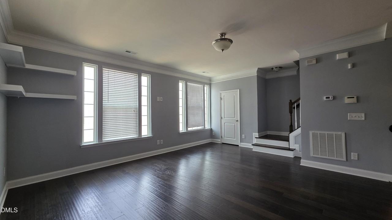 1105 Boxcar Way - Photo 7 of 20