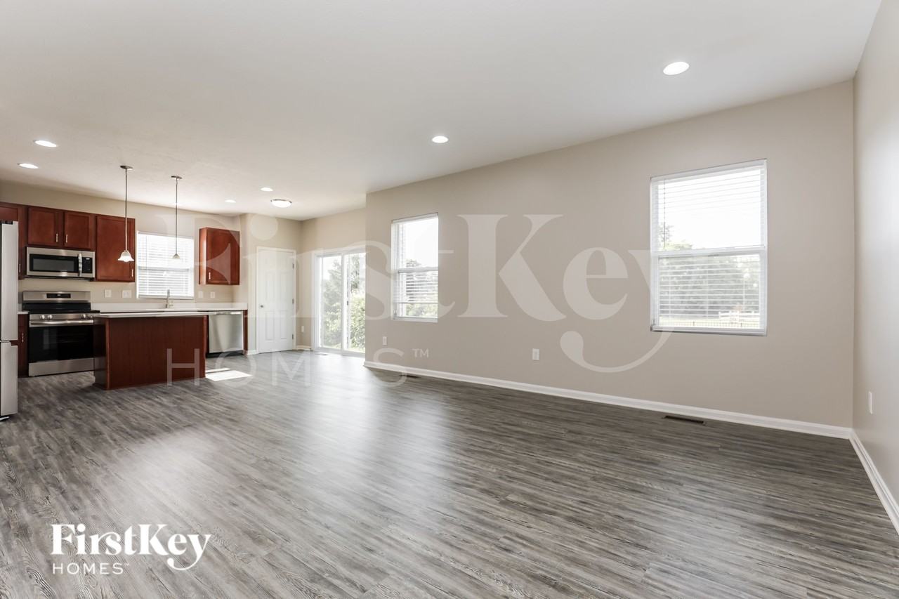 1624 Rosemore Ln - Photo 3 of 19