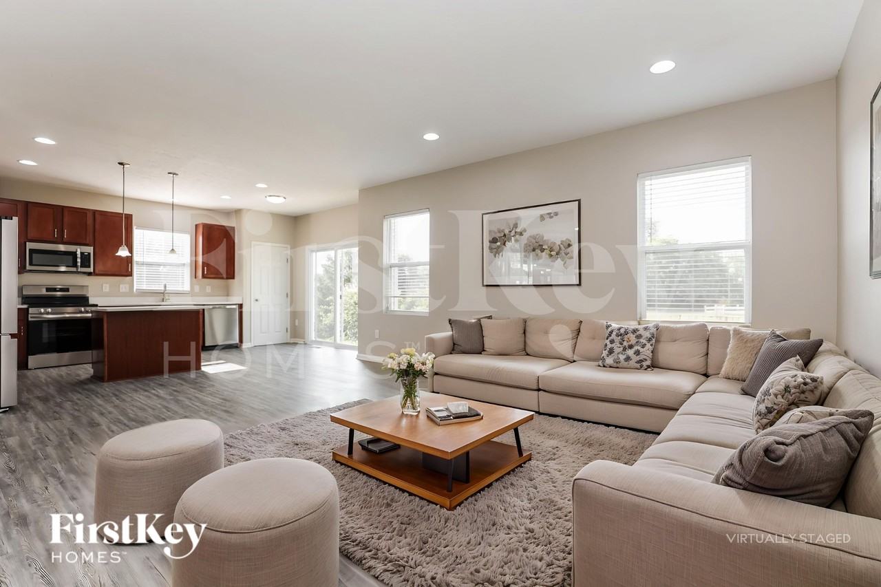 1624 Rosemore Ln - Photo 4 of 19