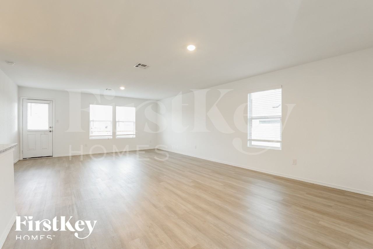 10606 Pablo Way - Photo 3 of 16