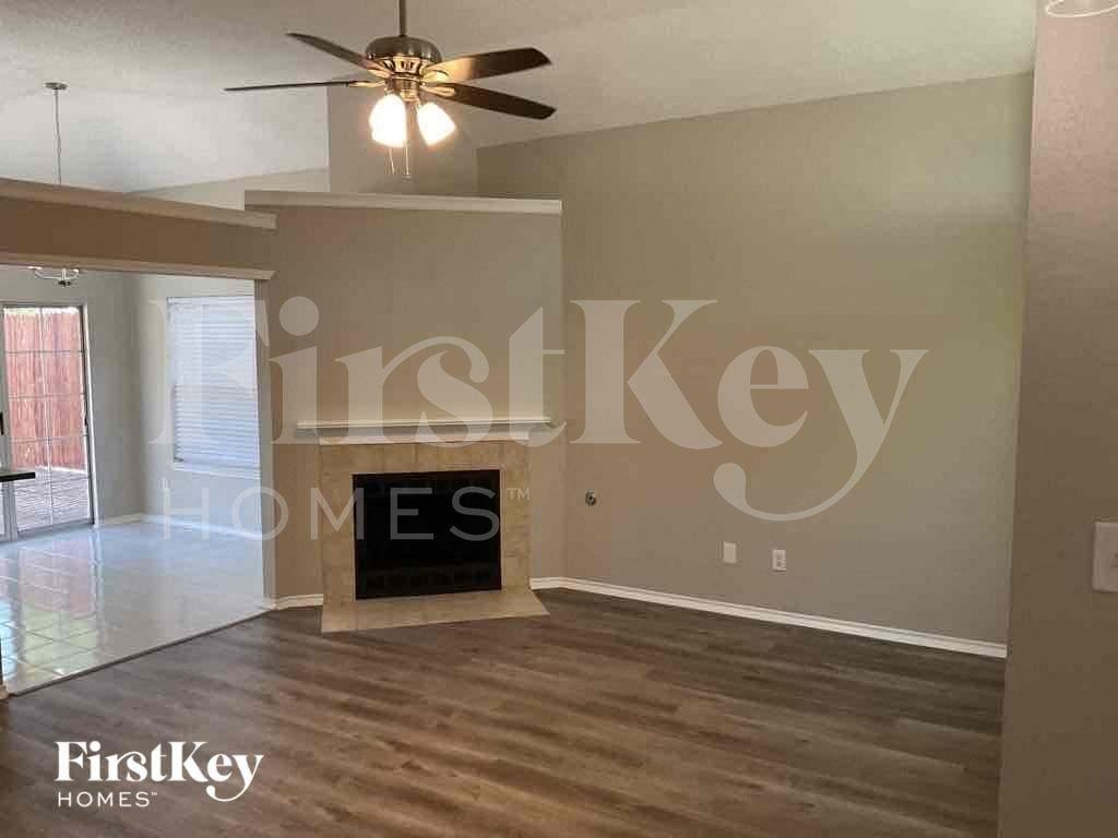 10116 Concord Dr - Photo 2 of 8