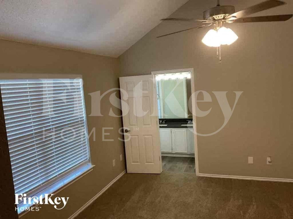 10116 Concord Dr - Photo 5 of 8