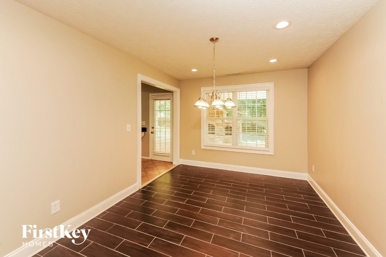 4445 Waterman Dr - Photo 4 of 15