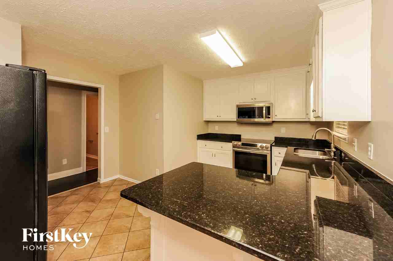 4445 Waterman Dr - Photo 5 of 15