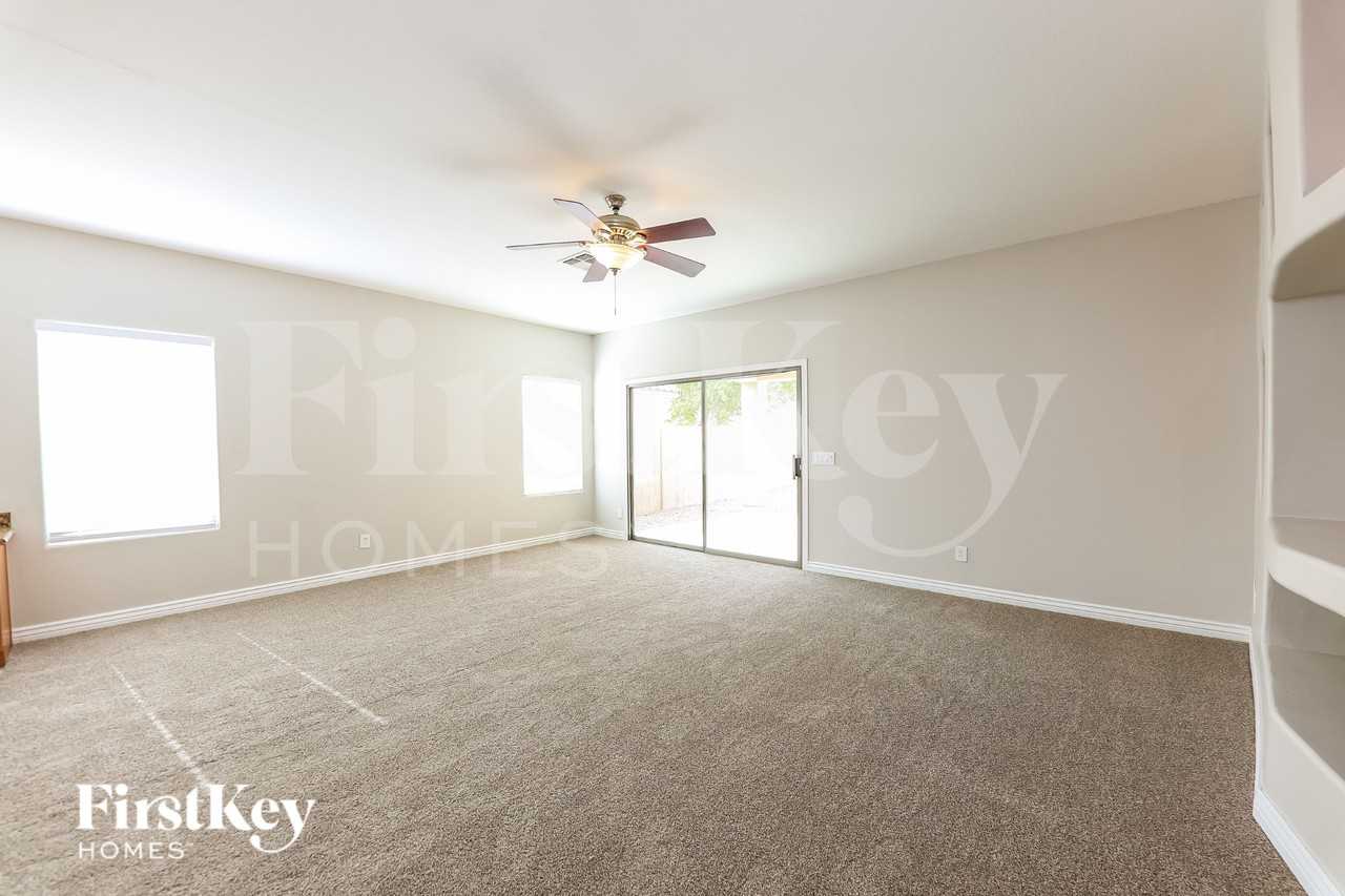 5737 W Pedro Ln - Photo 3 of 16