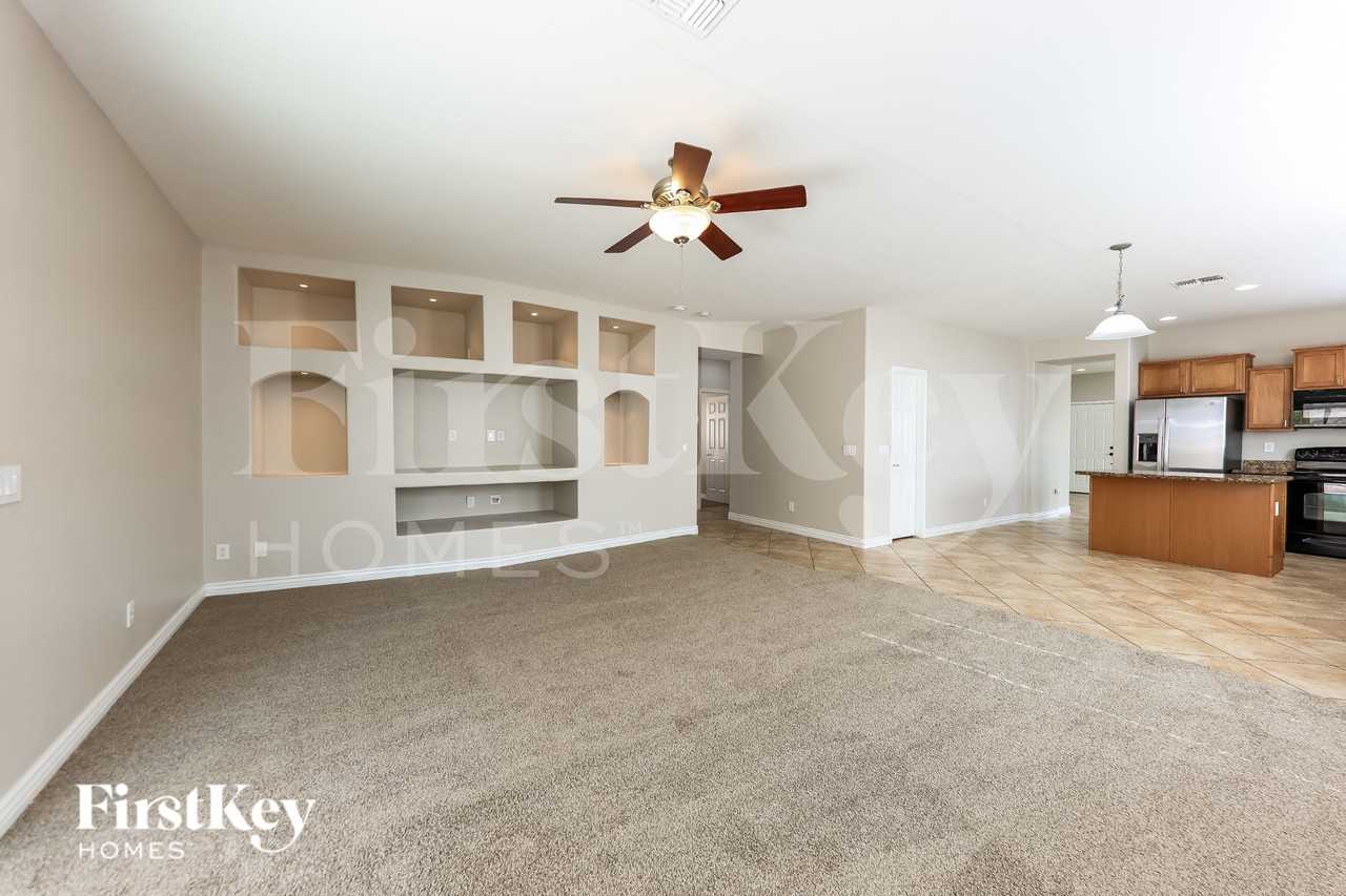 5737 W Pedro Ln - Photo 4 of 16