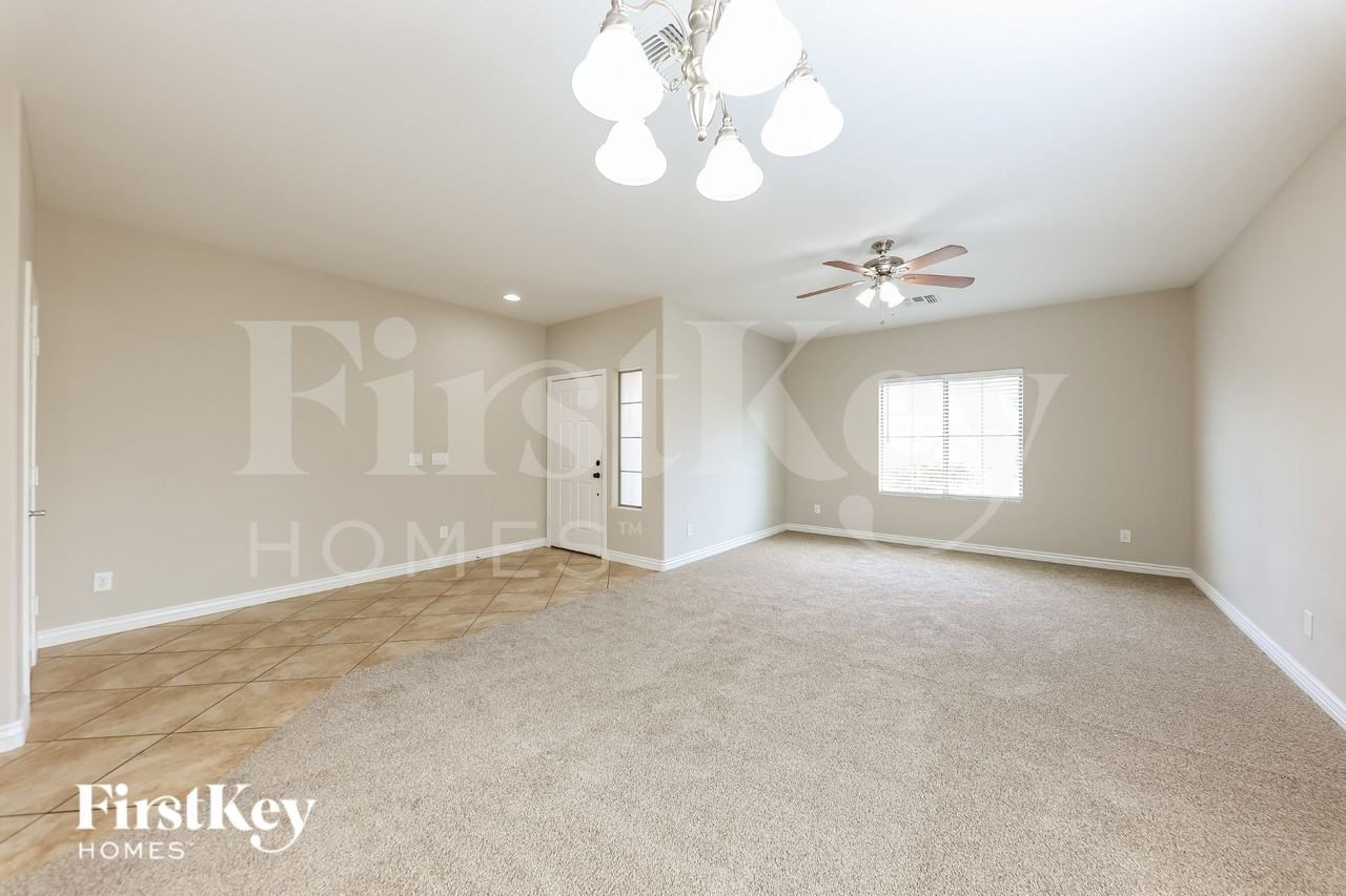 5737 W Pedro Ln - Photo 5 of 16