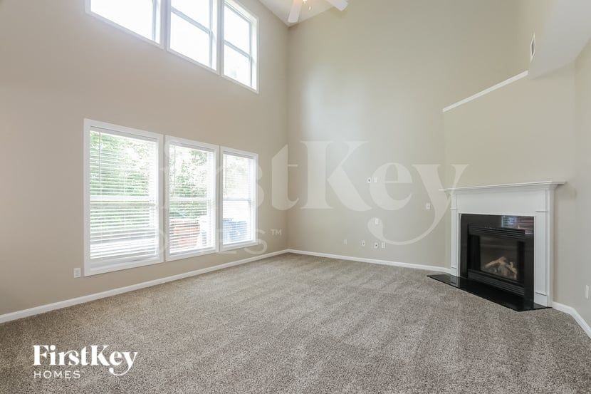 1530 Hedington Cir - Photo 2 of 15