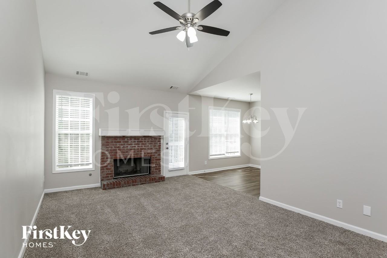 731 Mallard Dr - Photo 2 of 15