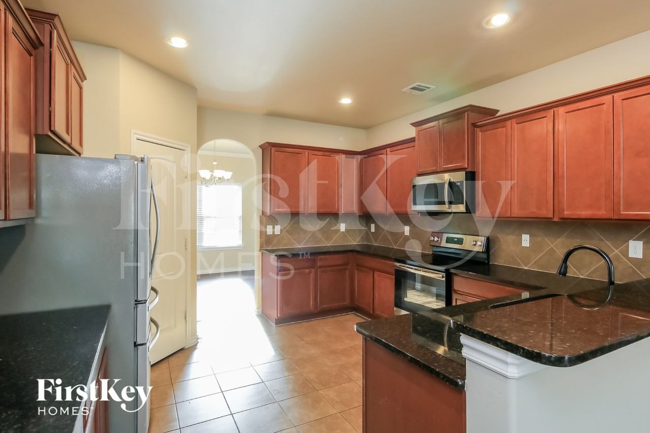 9708 Allie Hope Ln - Photo 5 of 15