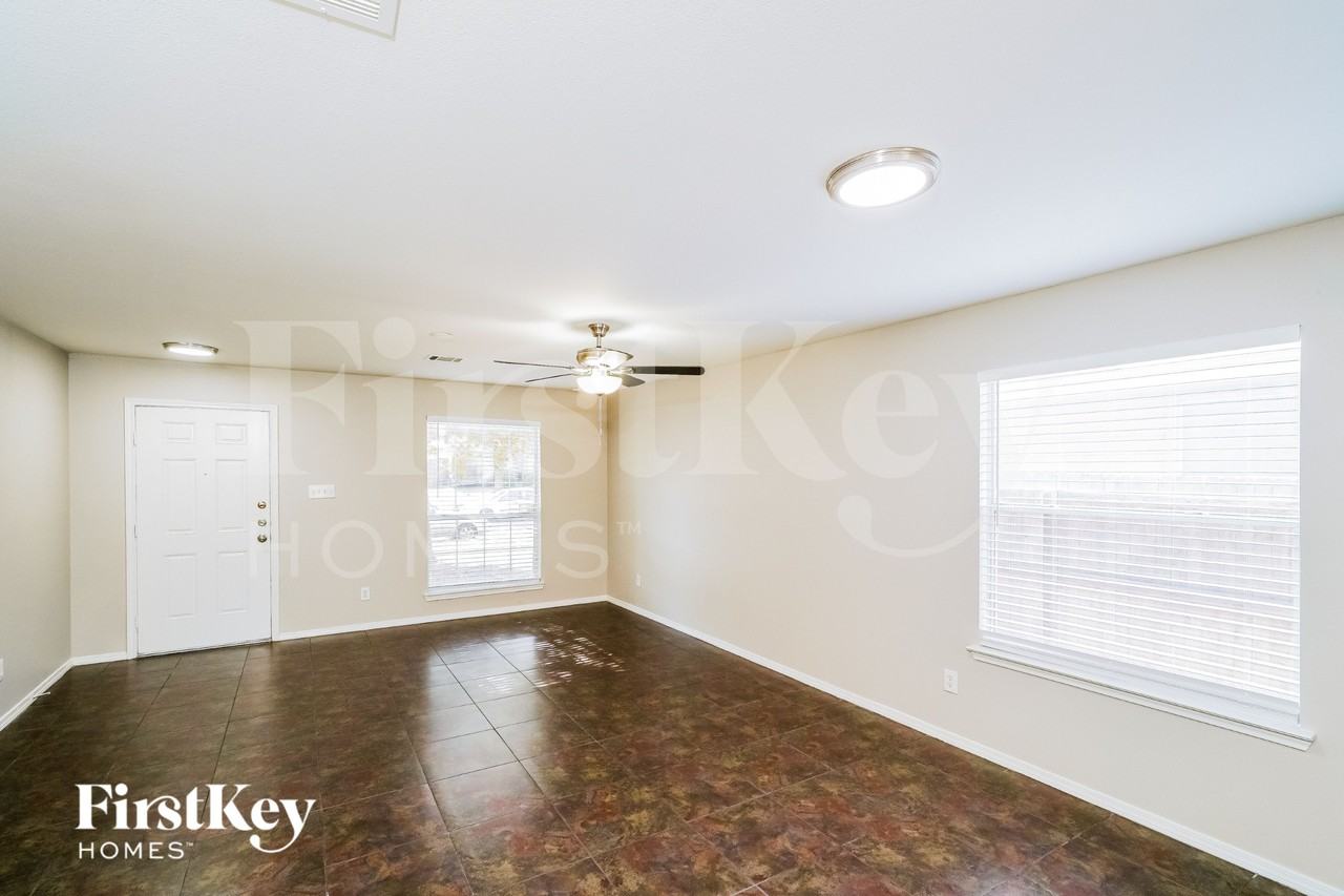 9538 Shetland Ct - Photo 3 of 15