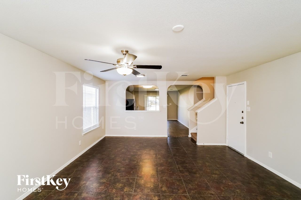 9538 Shetland Ct - Photo 4 of 15