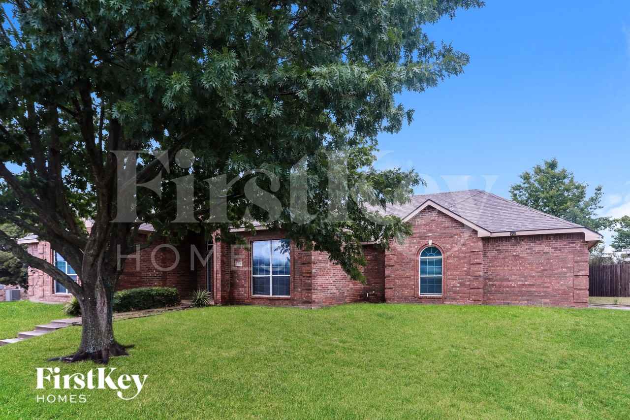 1731 Vista Ridge Dr W - Photo 2 of 19