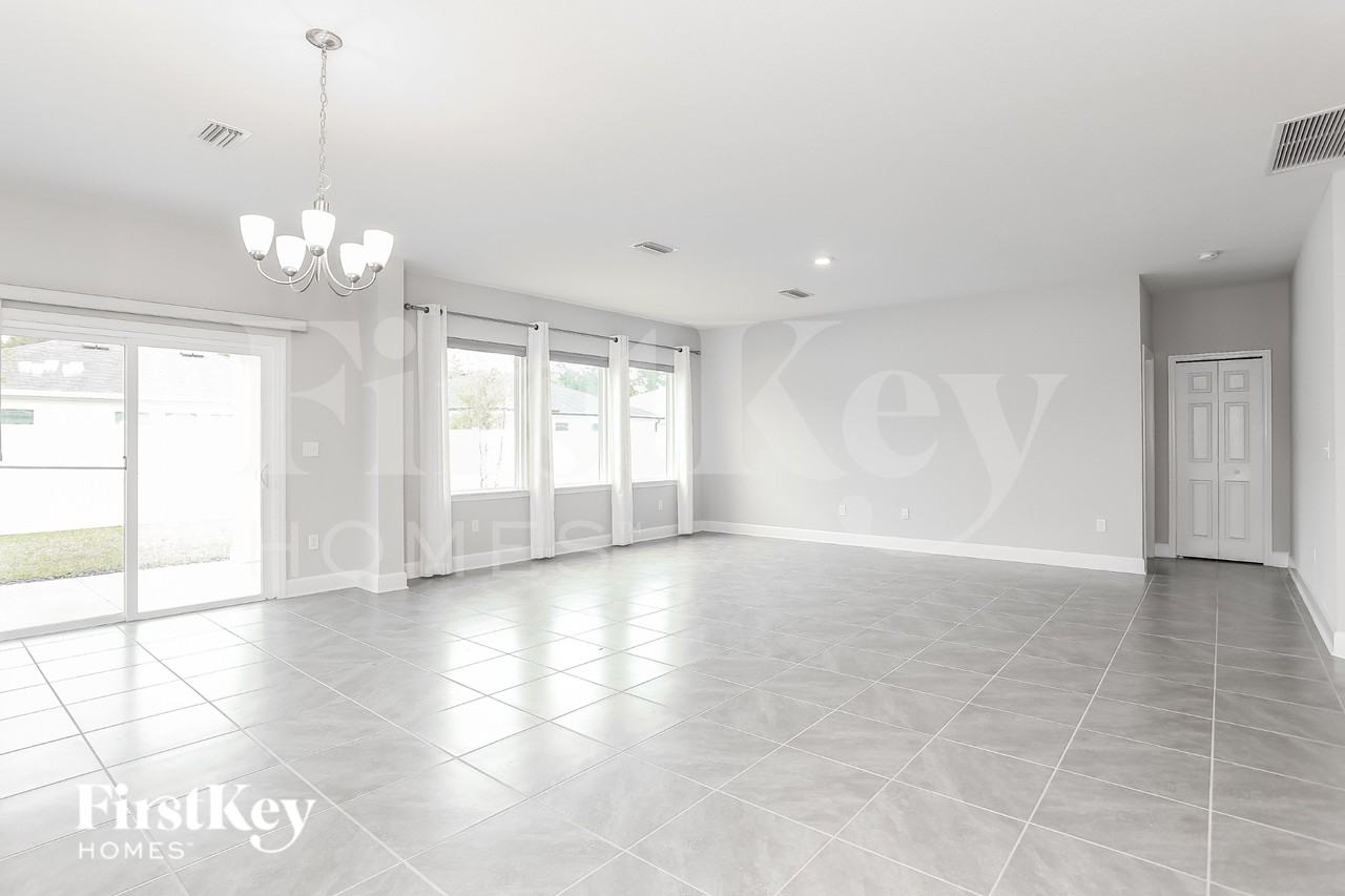 12069 Bridgehampton Rd - Photo 4 of 15