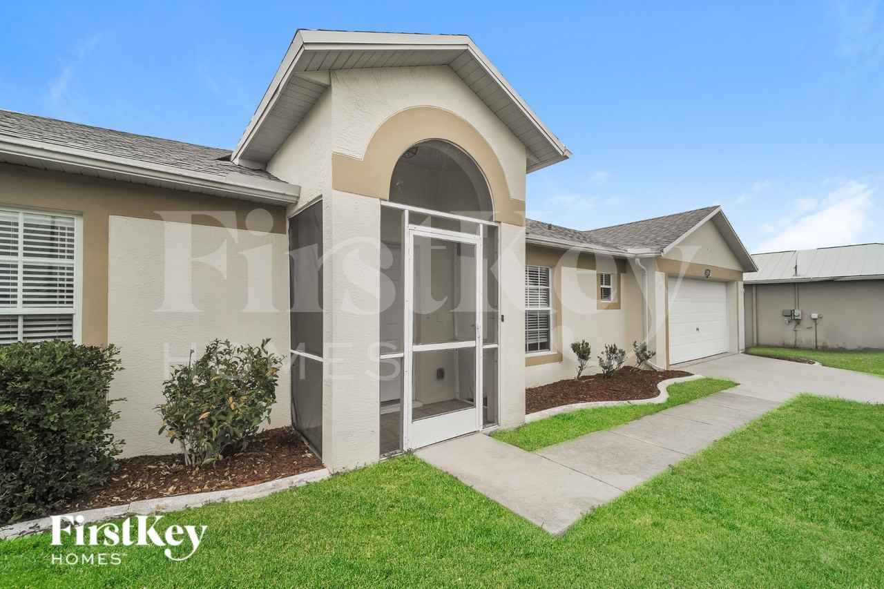1229 Sw 18th Ave - Photo 2 of 19