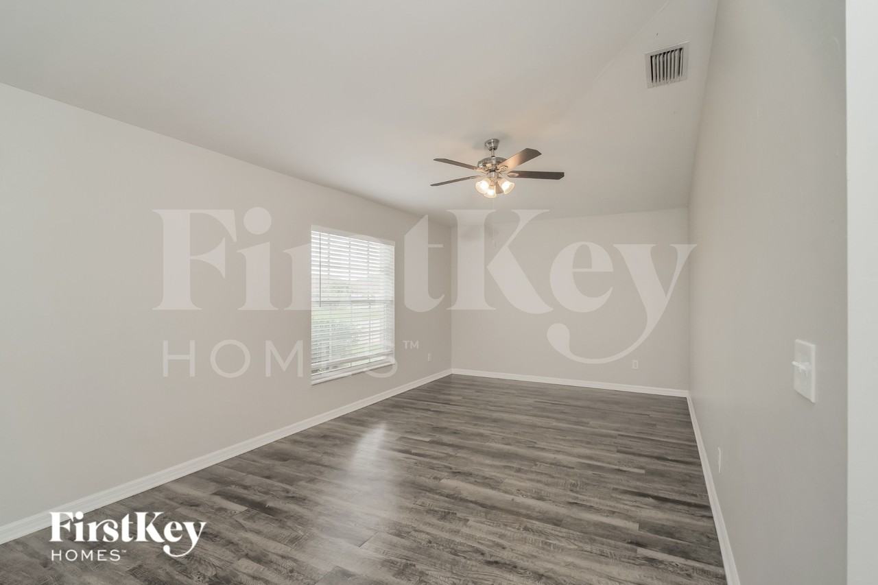 1229 Sw 18th Ave - Photo 3 of 19