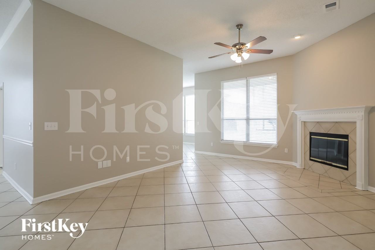 5372 Chestnut Lake Dr - Photo 4 of 15