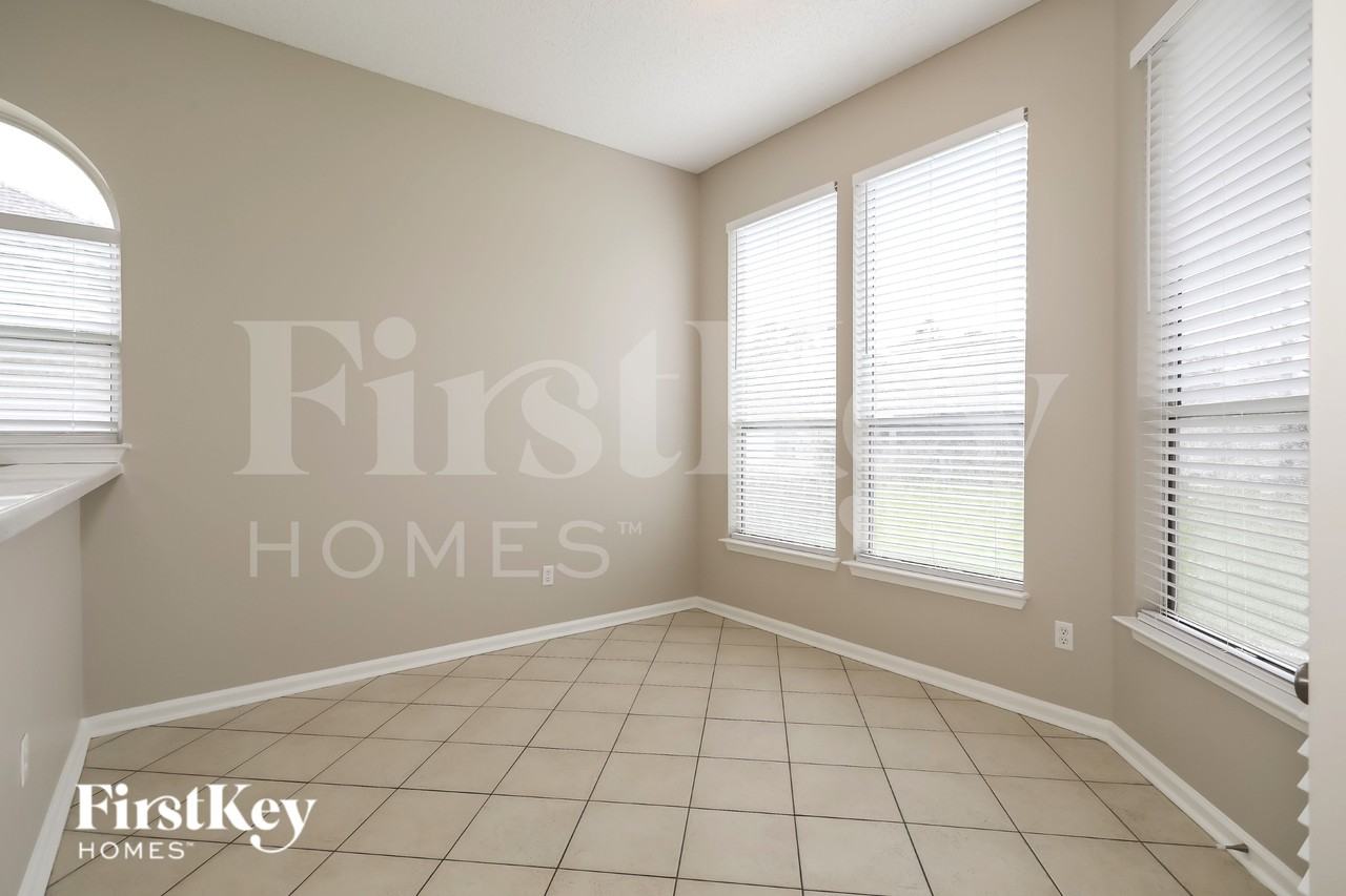 5372 Chestnut Lake Dr - Photo 6 of 15