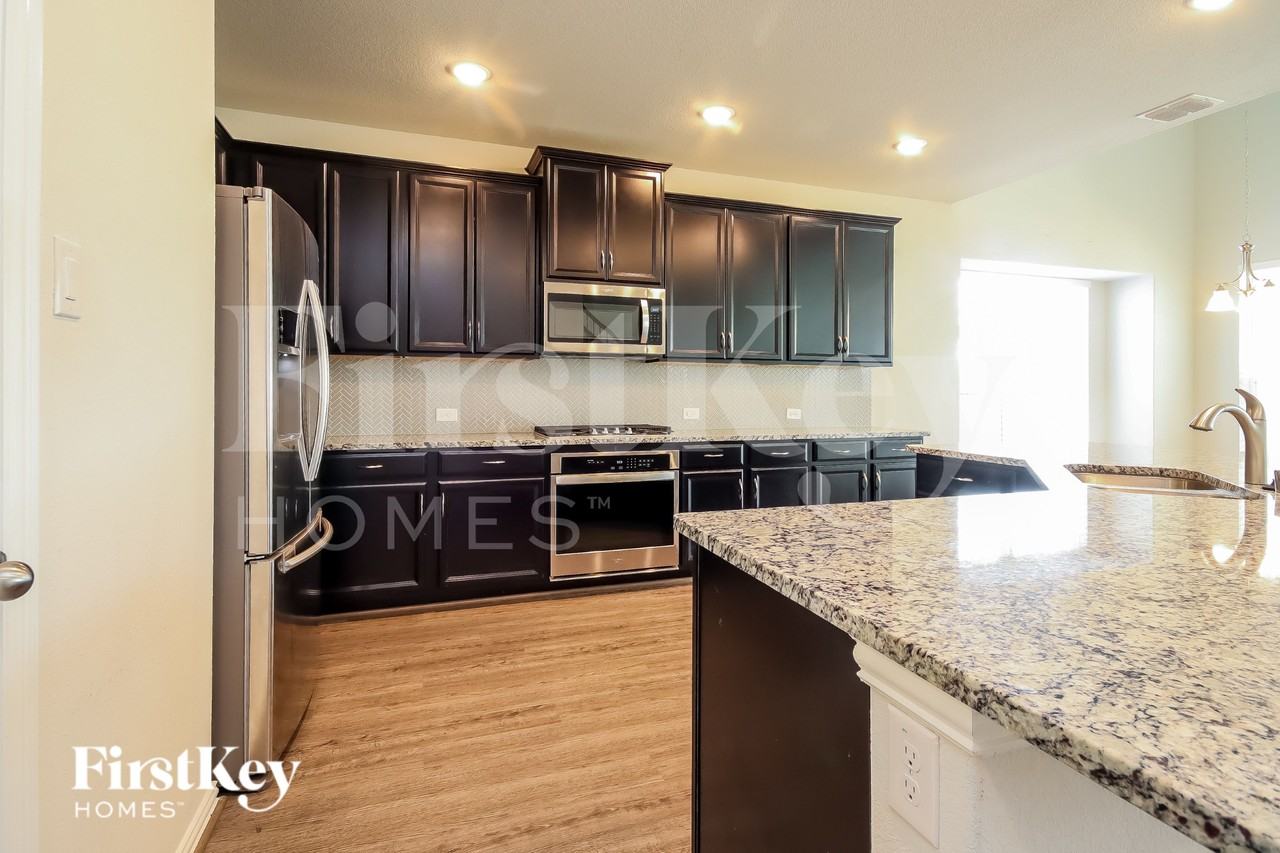 24323 Huntcliff Dr - Photo 5 of 15