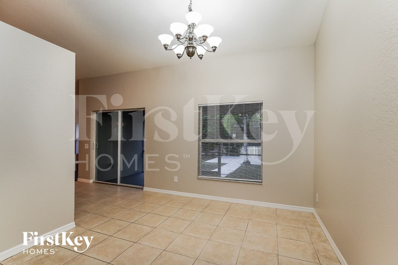 2508 Nw 7th St - Photo 4 of 15