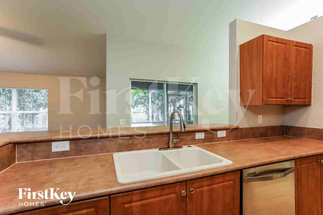 2508 Nw 7th St - Photo 5 of 15