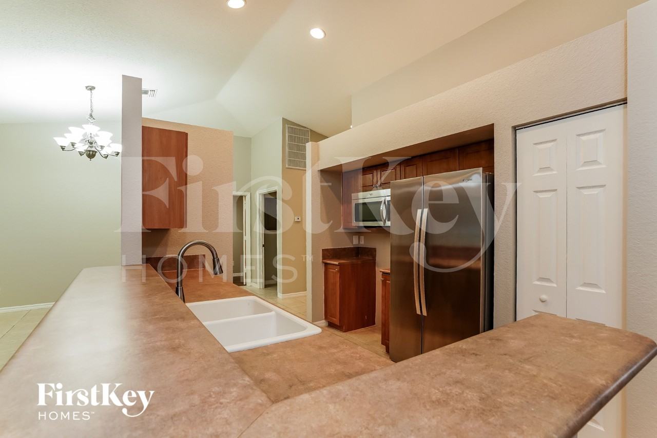 2508 Nw 7th St - Photo 6 of 15
