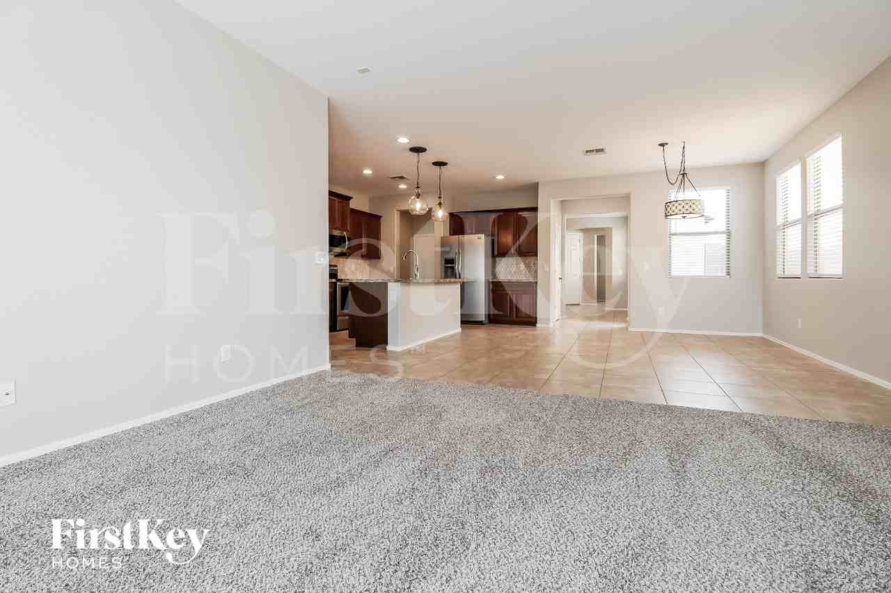 23781 W Hammond Ln - Photo 4 of 15