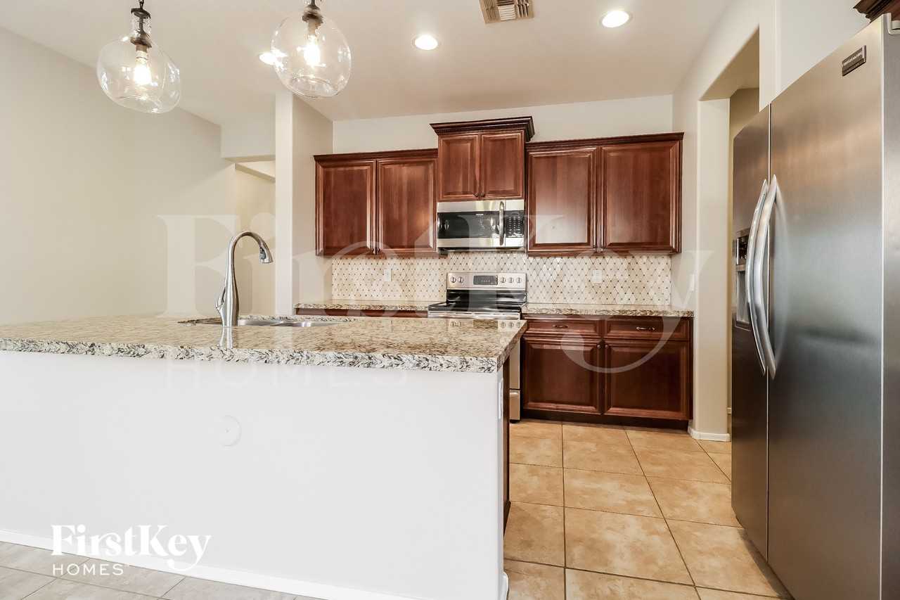 23781 W Hammond Ln - Photo 6 of 15