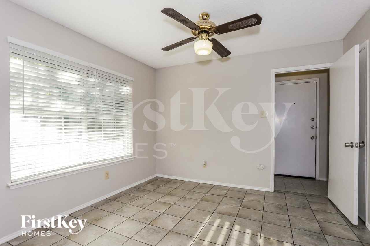 714 Windridge Ln - Photo 5 of 16