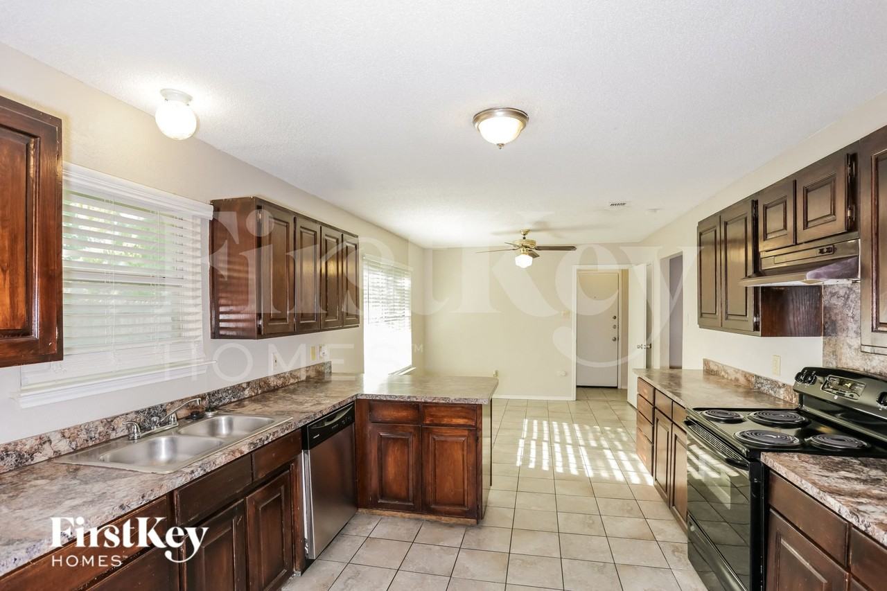 714 Windridge Ln - Photo 6 of 16