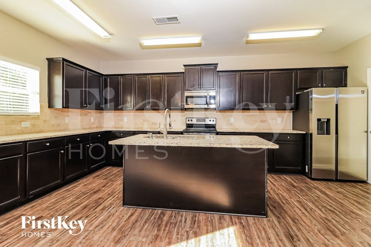 415 Shady Gln - Photo 6 of 15