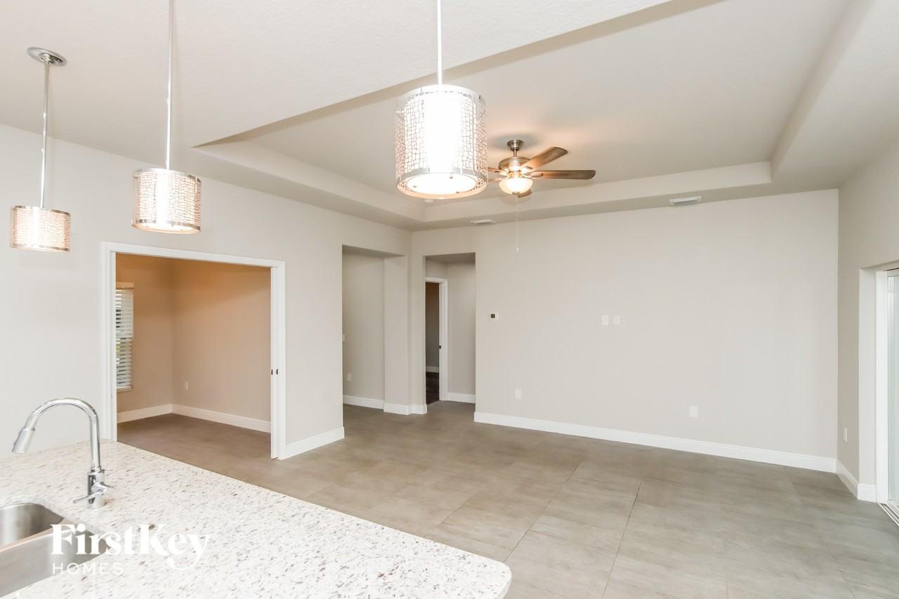 926 Braganza Ave Se - Photo 4 of 15