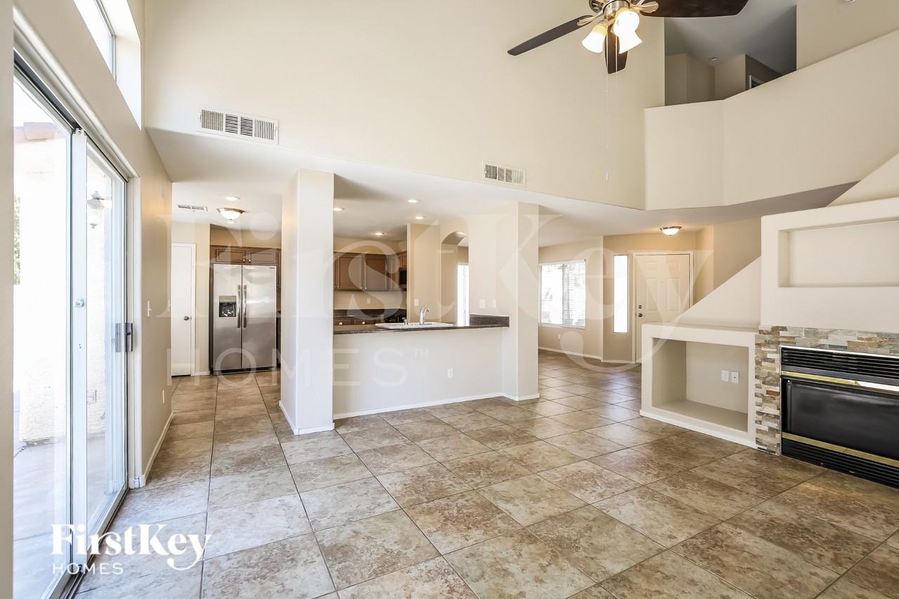 8008 Revolver Ave - Photo 5 of 19