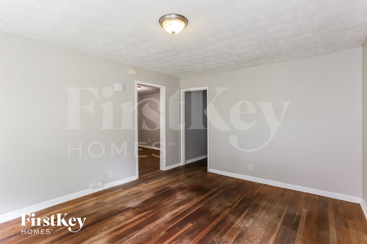727 Alfred Rd Nw - Photo 3 of 15