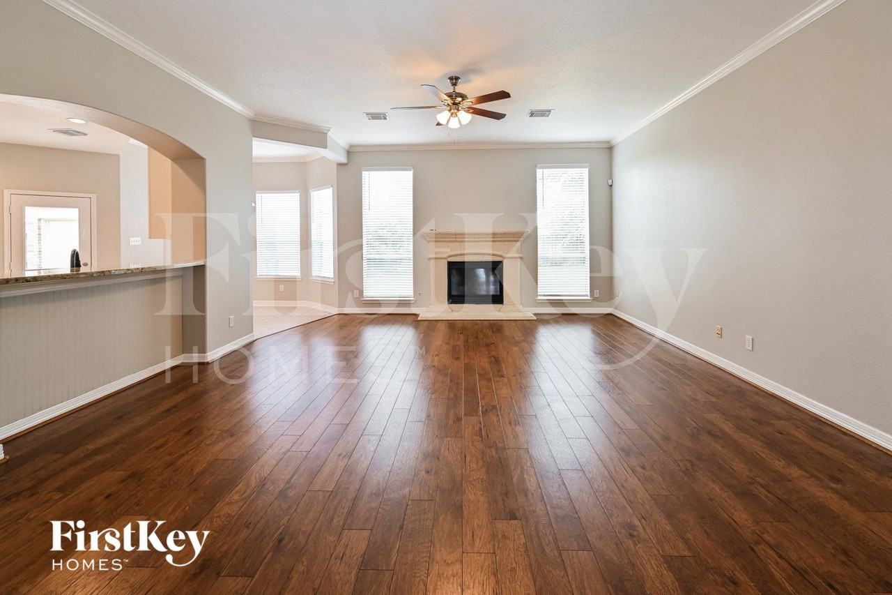 17714 Meadow Crossing Ln - Photo 3 of 15
