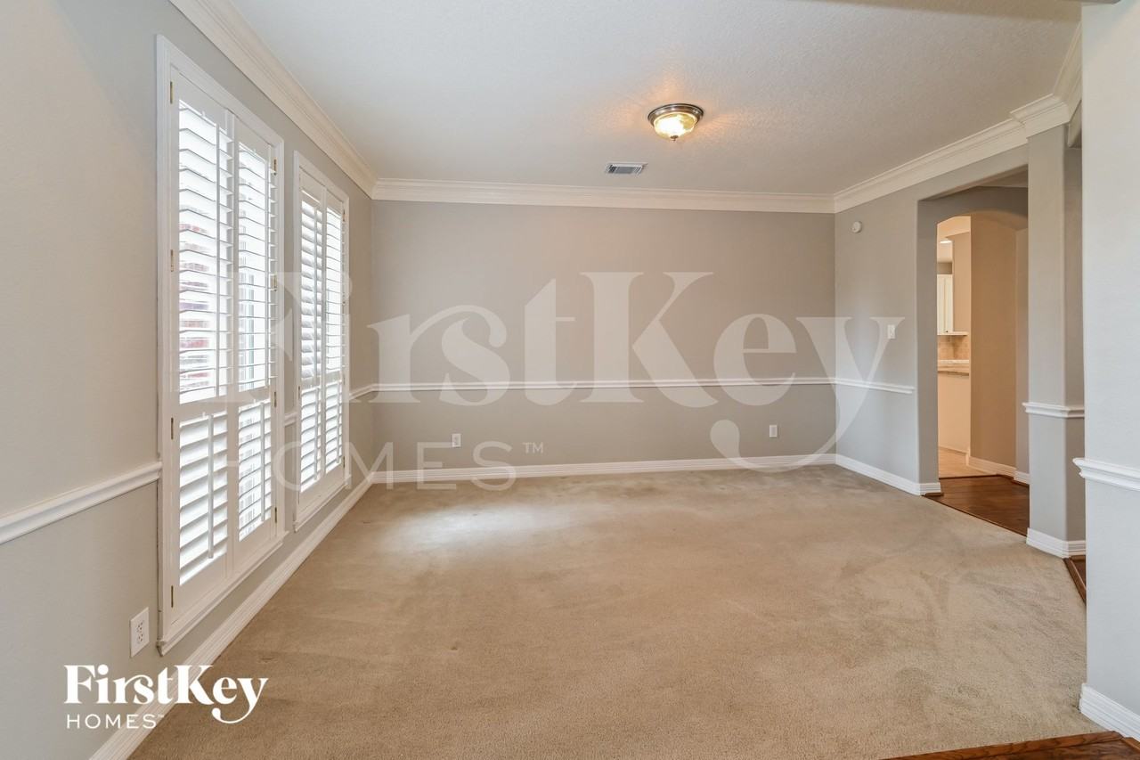 17714 Meadow Crossing Ln - Photo 4 of 15