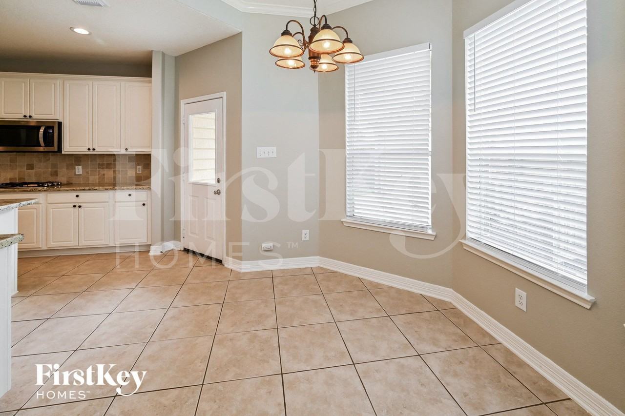 17714 Meadow Crossing Ln - Photo 5 of 15