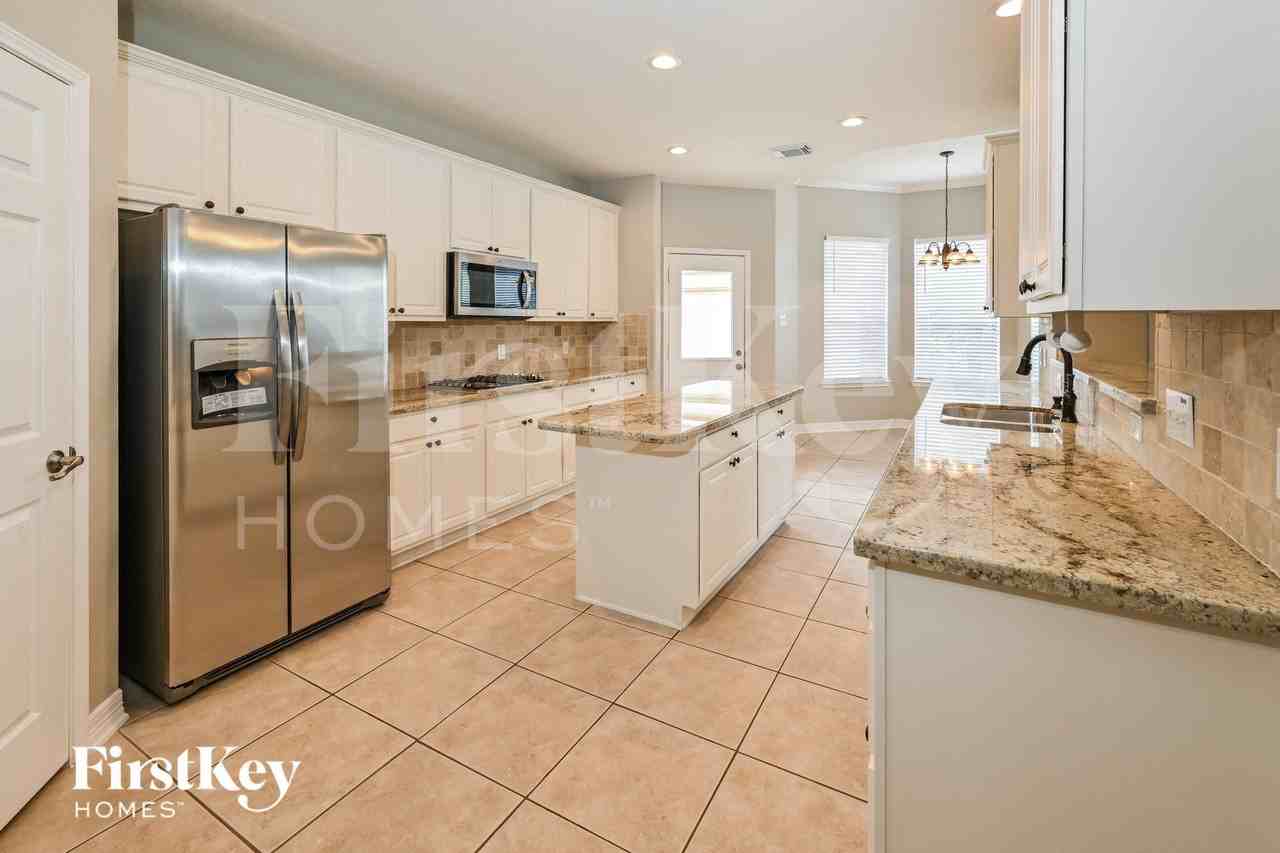 17714 Meadow Crossing Ln - Photo 6 of 15
