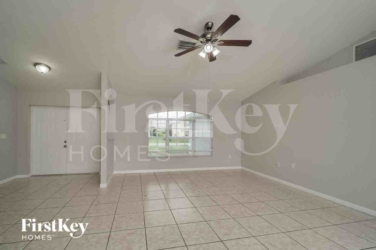 2100 Sw 12th Ter - Photo 3 of 20