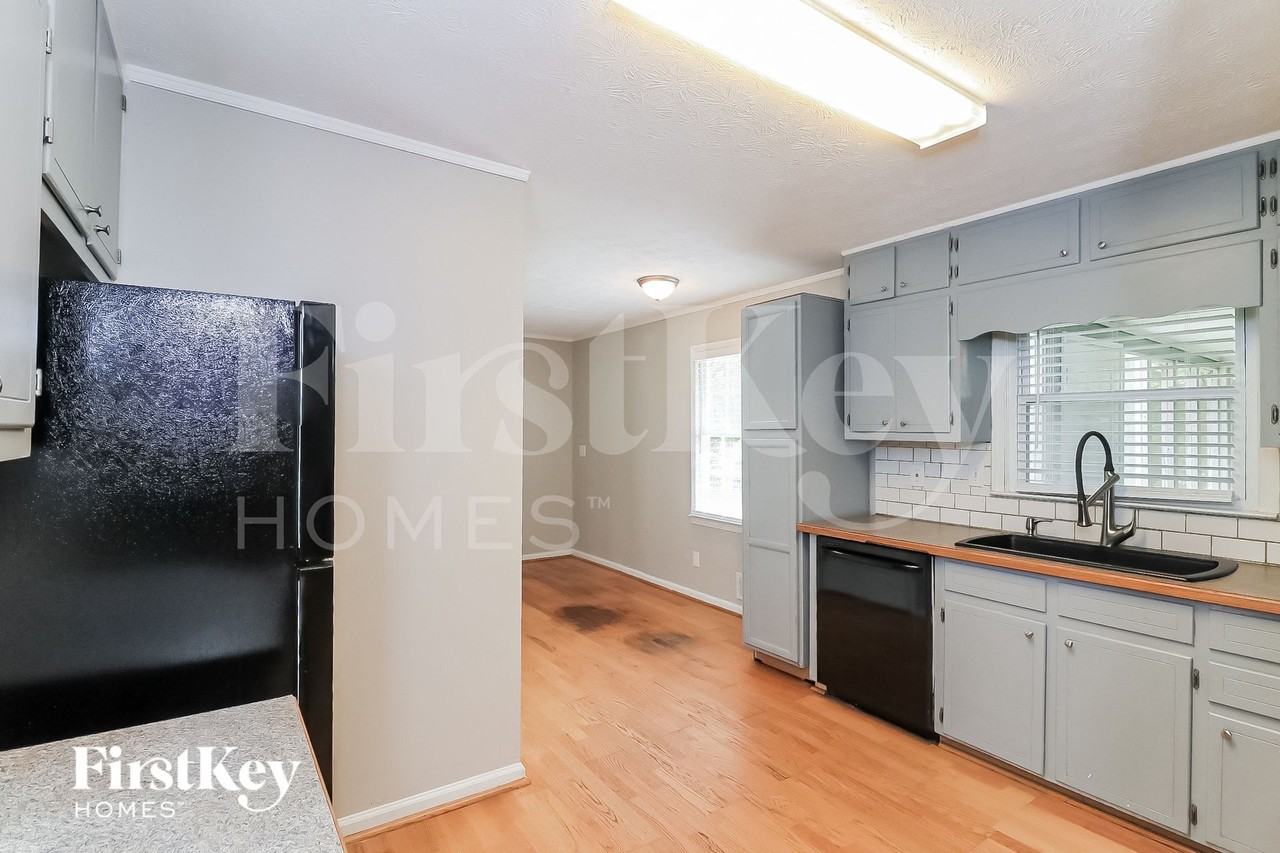 3560 Nowlin Rd Nw - Photo 4 of 15