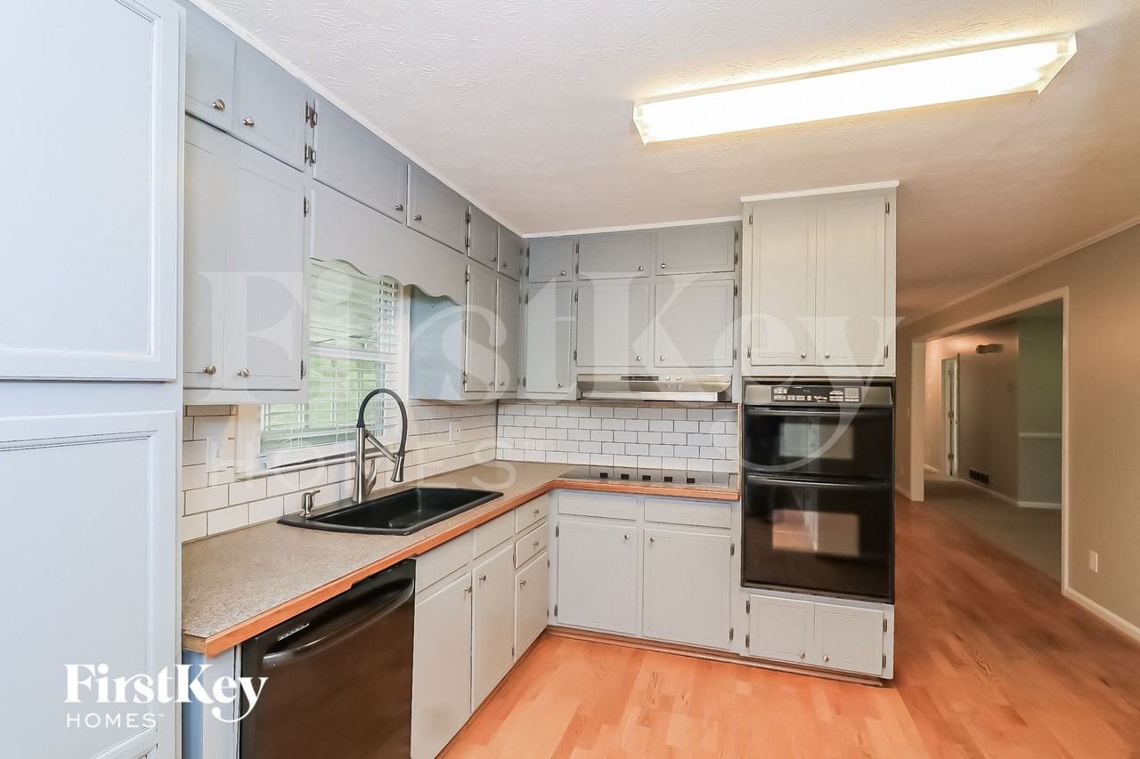 3560 Nowlin Rd Nw - Photo 5 of 15