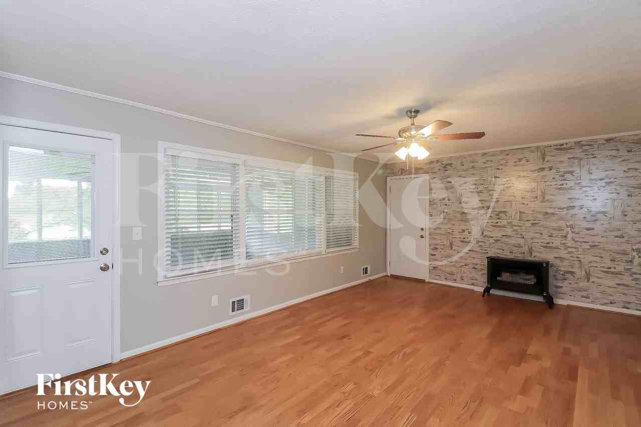 3560 Nowlin Rd Nw - Photo 6 of 15