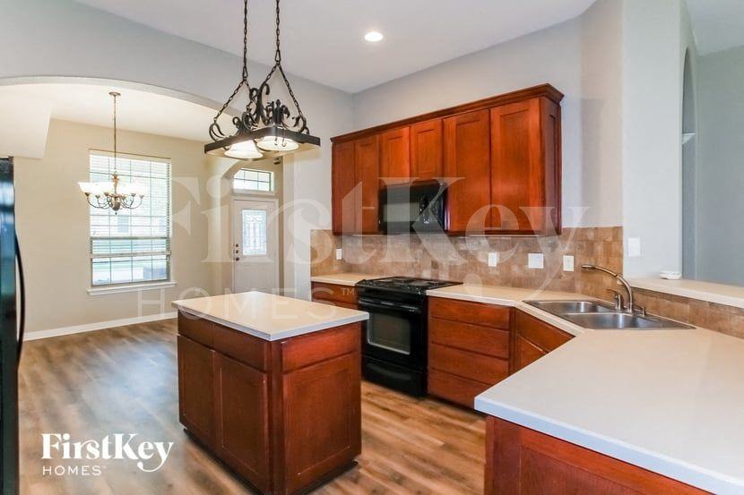 5829 Nathaniel Dr - Photo 5 of 15