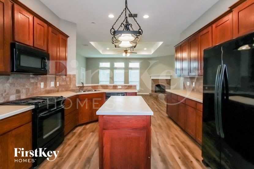 5829 Nathaniel Dr - Photo 6 of 15