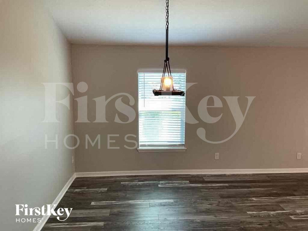 121 Alexandria Cir - Photo 3 of 16