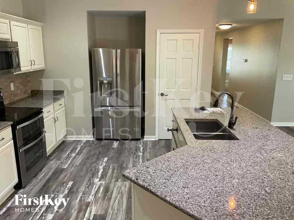 121 Alexandria Cir - Photo 6 of 16