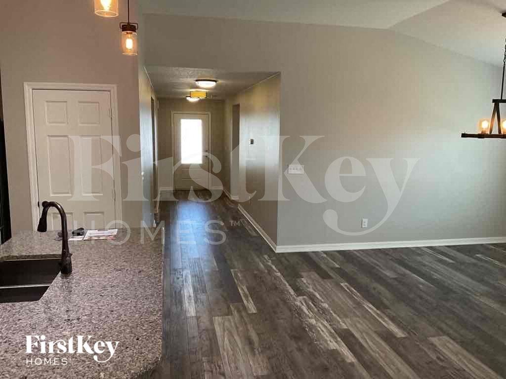 121 Alexandria Cir - Photo 7 of 16